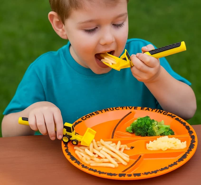 BUDOVLANIEC – Zestaw obiadowy z koparkami dla dzieci, które lubią budować i jeść!